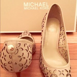 Michael Kors Flex Mid Pump